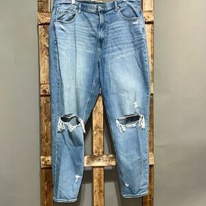 American Eagle light washed distressed denim jeans. Size 18 L. EUC.
